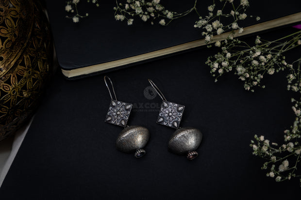 Saar Silver Oxidised Kumbh Earring Wax Colors